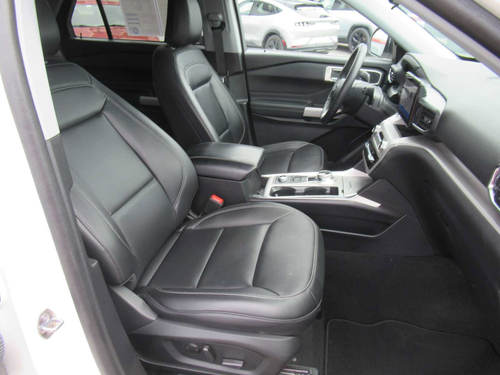 Used 2024 Ford Explorer XLT w/ Equipment Group 202A AWD/4WD image 23