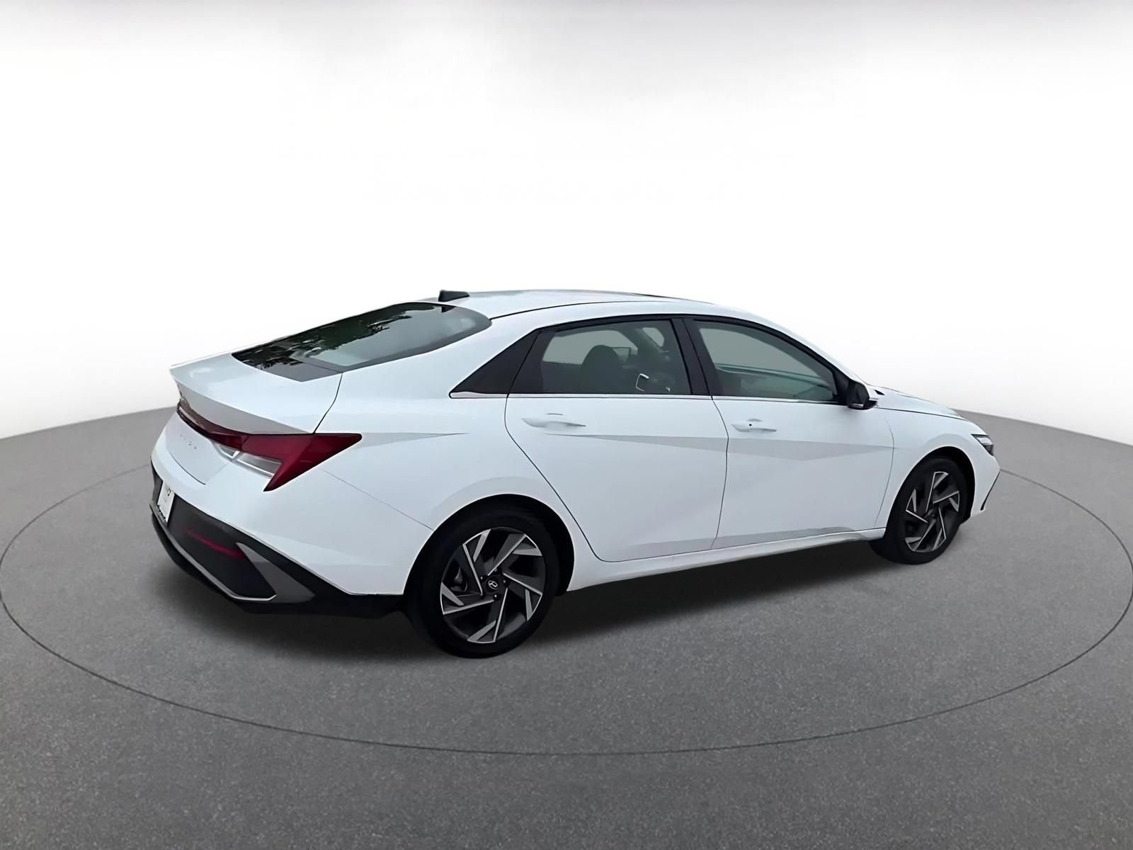 Used 2025 Hyundai Elantra SEL FWD image 15
