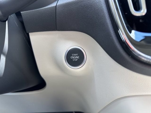 Certified 2023 Volvo XC40 B5 Plus w/ Protection Package Premier AWD/4WD image 25