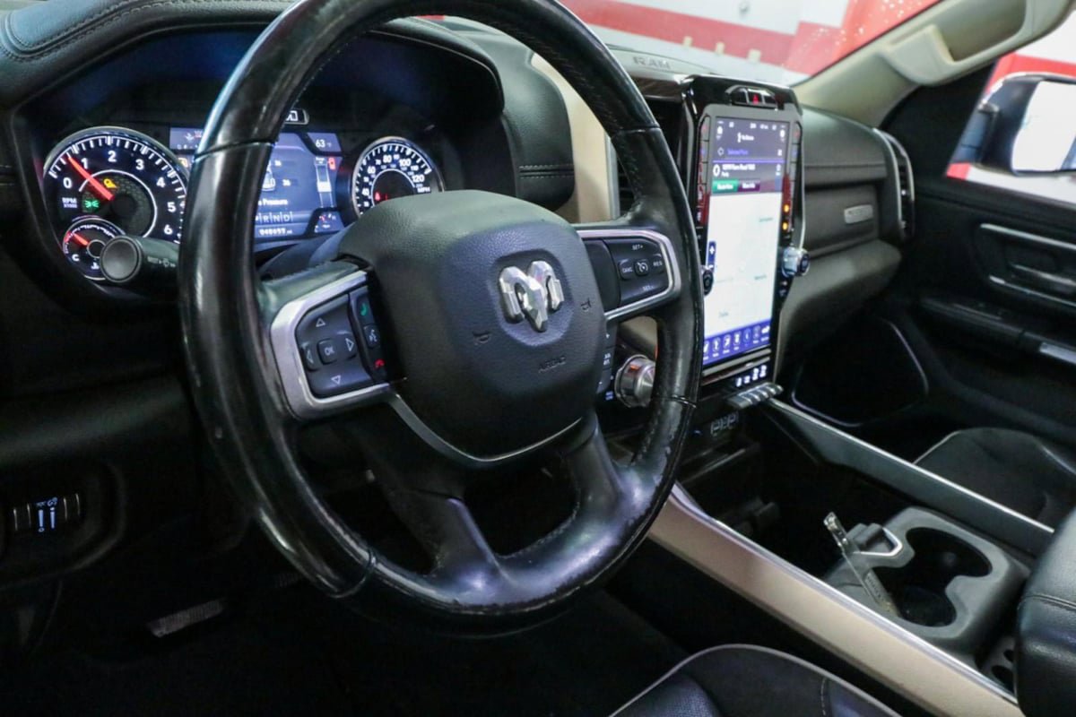 Used 2019 RAM 1500 Laramie AWD/4WD image 12