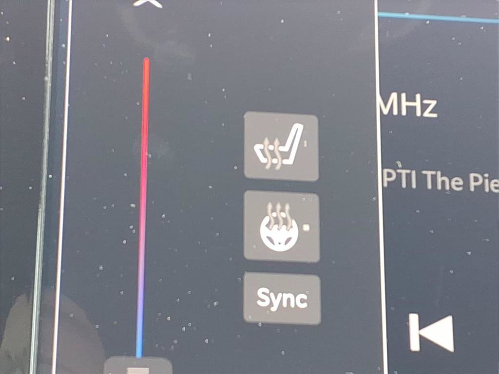 Used 2025 Chrysler Pacifica Select FWD image 5