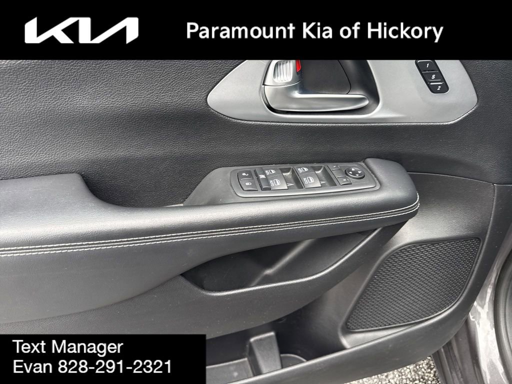 Used 2020 Chrysler Pacifica Touring-L Plus image 21