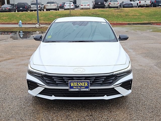 Used 2025 Hyundai Elantra SEL FWD image 2