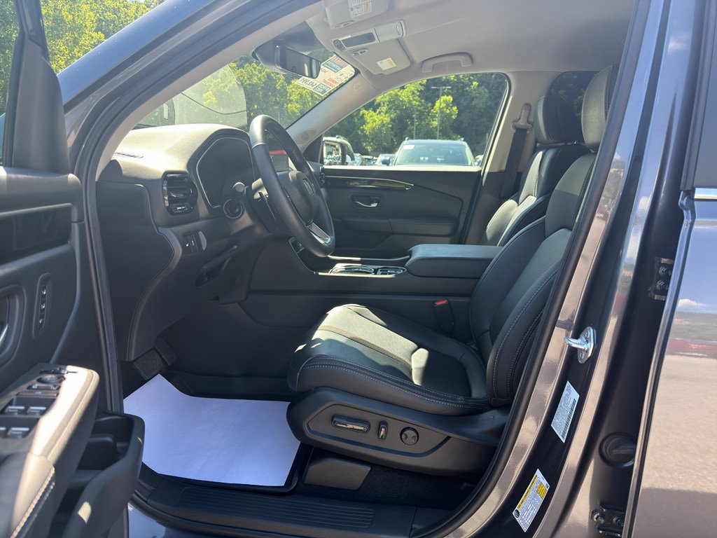 Used 2025 Honda Pilot EX-L image 10