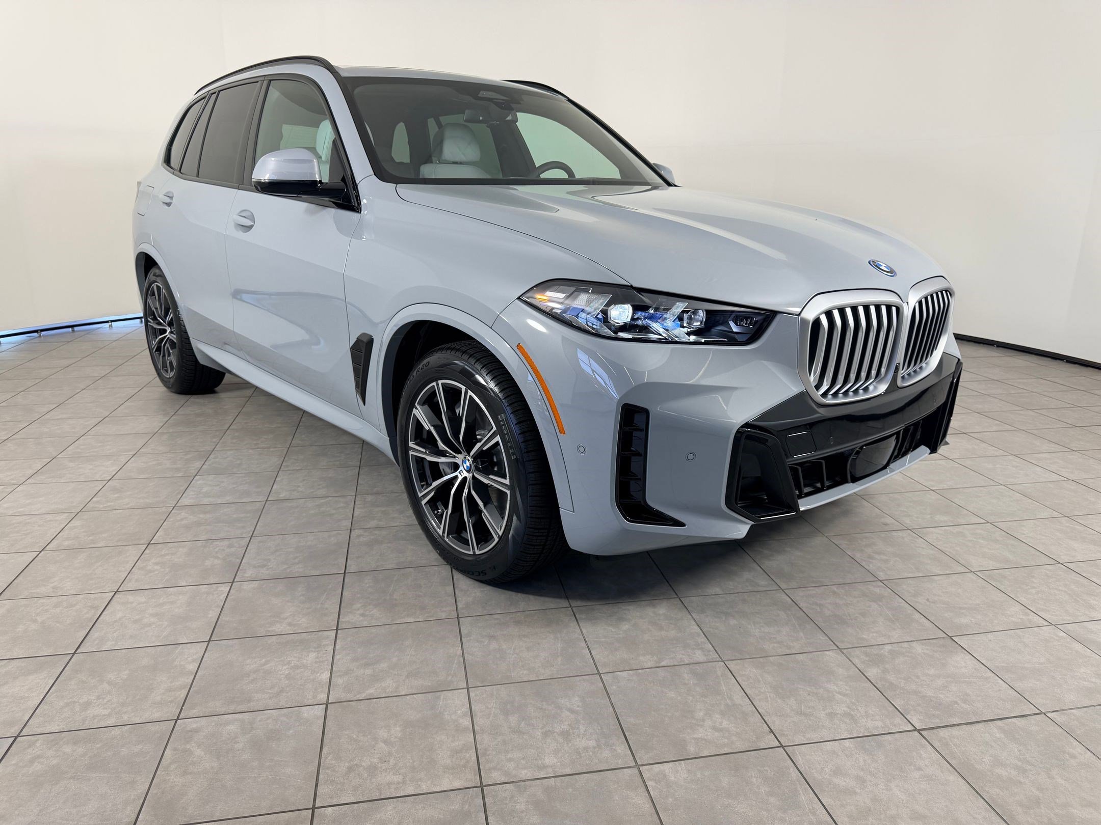 New 2026 BMW X5 xDrive50e w/ M Sport Package AWD/4WD image 7