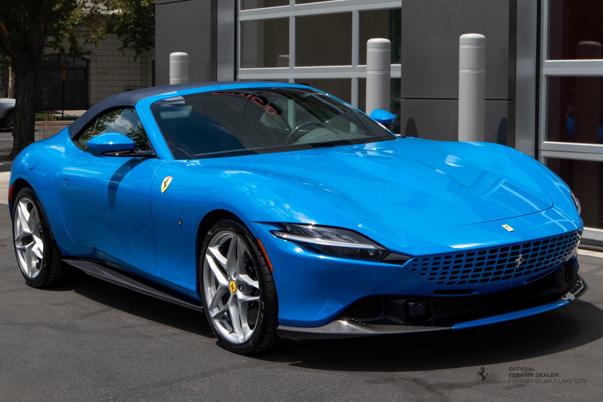Used 2024 Ferrari Roma Spider RWD image 8