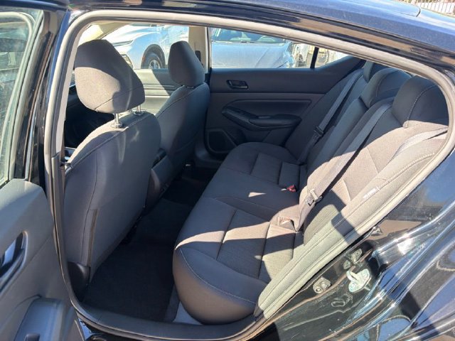 Used 2025 Nissan Altima 2.5 SV FWD image 7