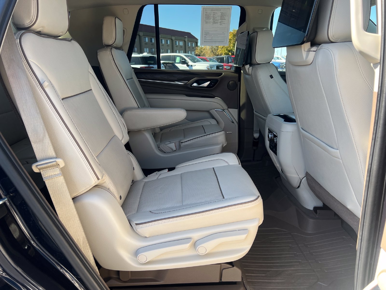Used 2021 GMC Yukon Denali w/ LPO, Illumination Package AWD/4WD image 27