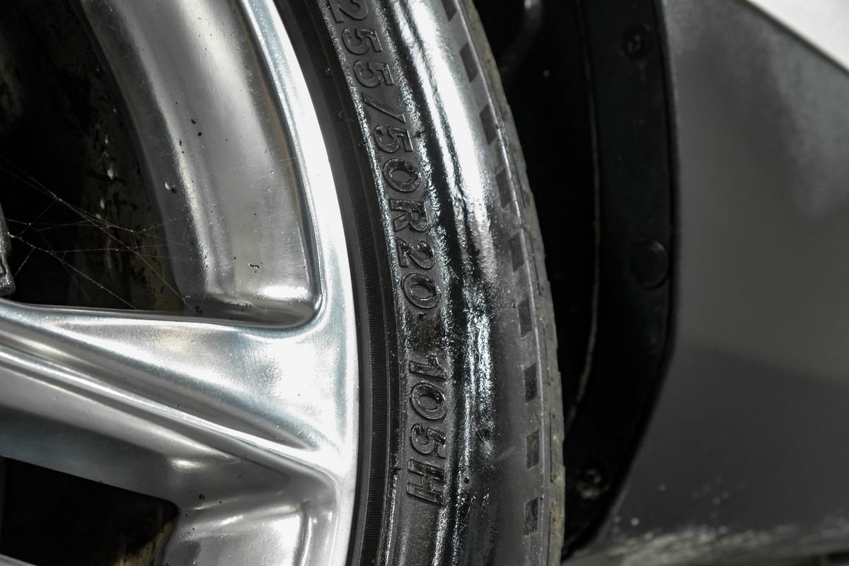 Used 2017 Ford Explorer XLT w/ Equipment Group 202A FWD image 54