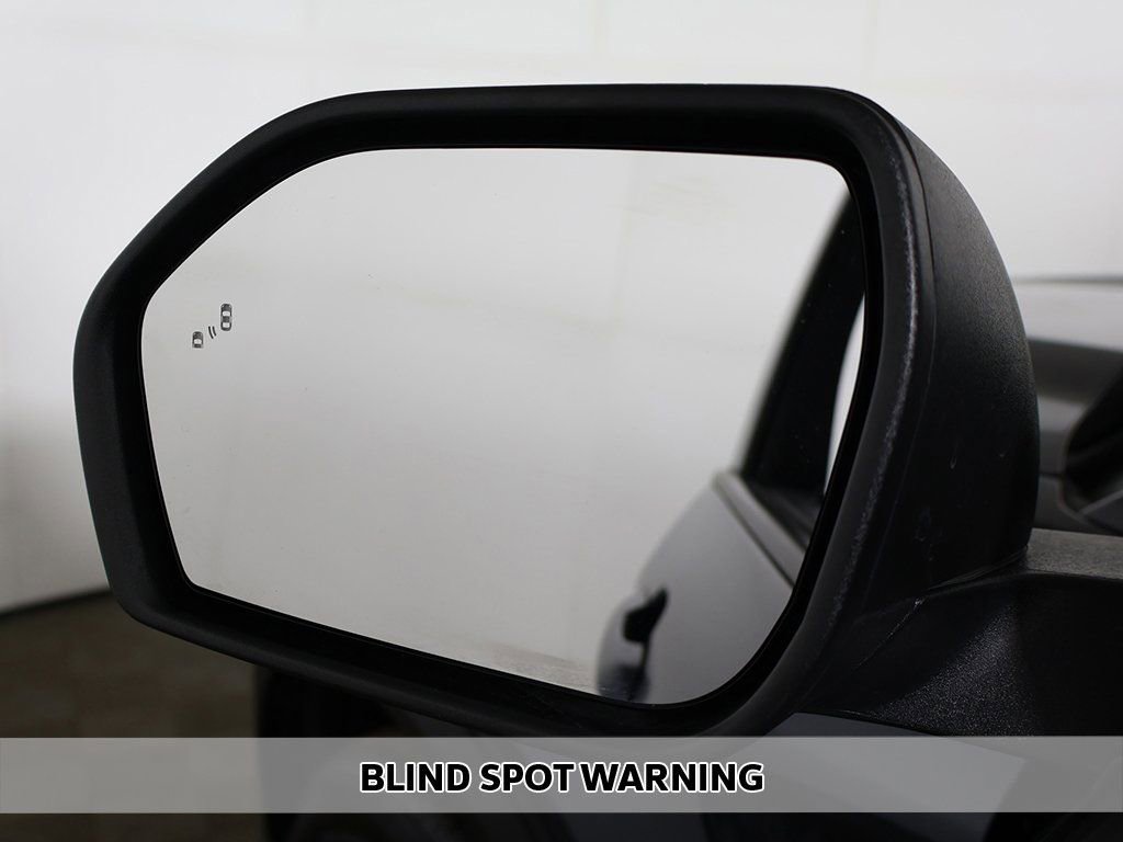 Used 2022 Ford Explorer XLT image 3