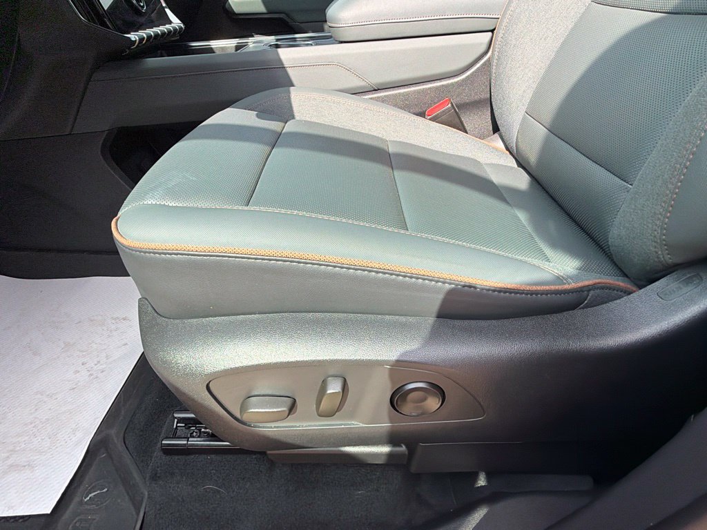 Used 2024 GMC Acadia AT4 AWD/4WD image 10