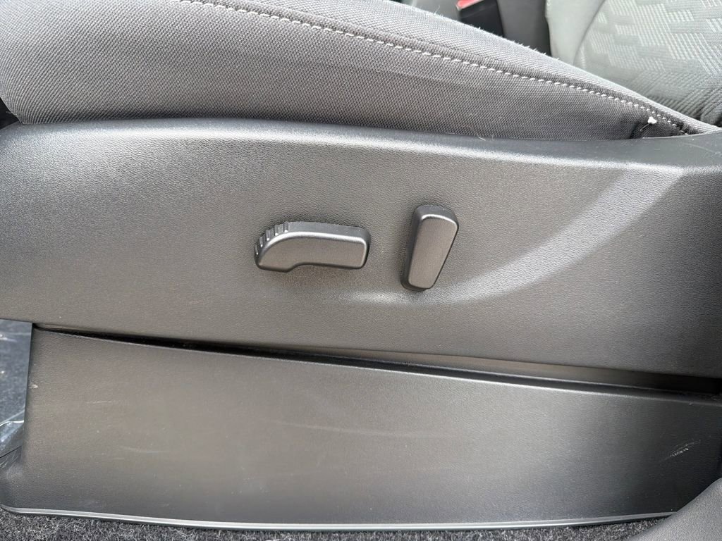 Used 2024 Nissan Frontier SV w/ SV Convenience Package image 15