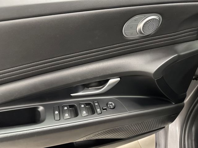Used 2024 Hyundai Elantra Limited image 28