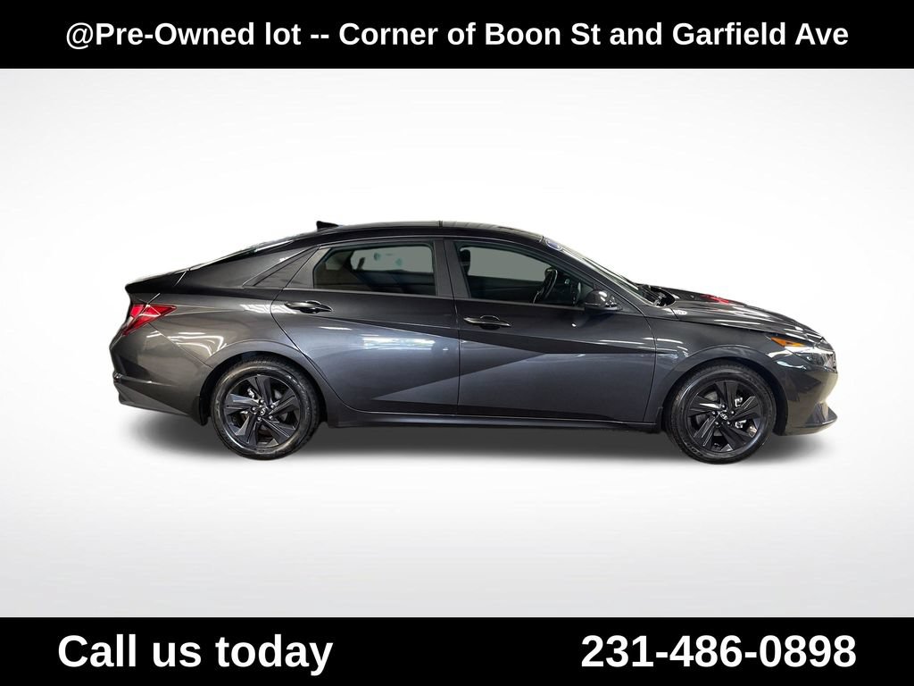 Used 2022 Hyundai Elantra SEL w/ Convenience Package FWD image 6