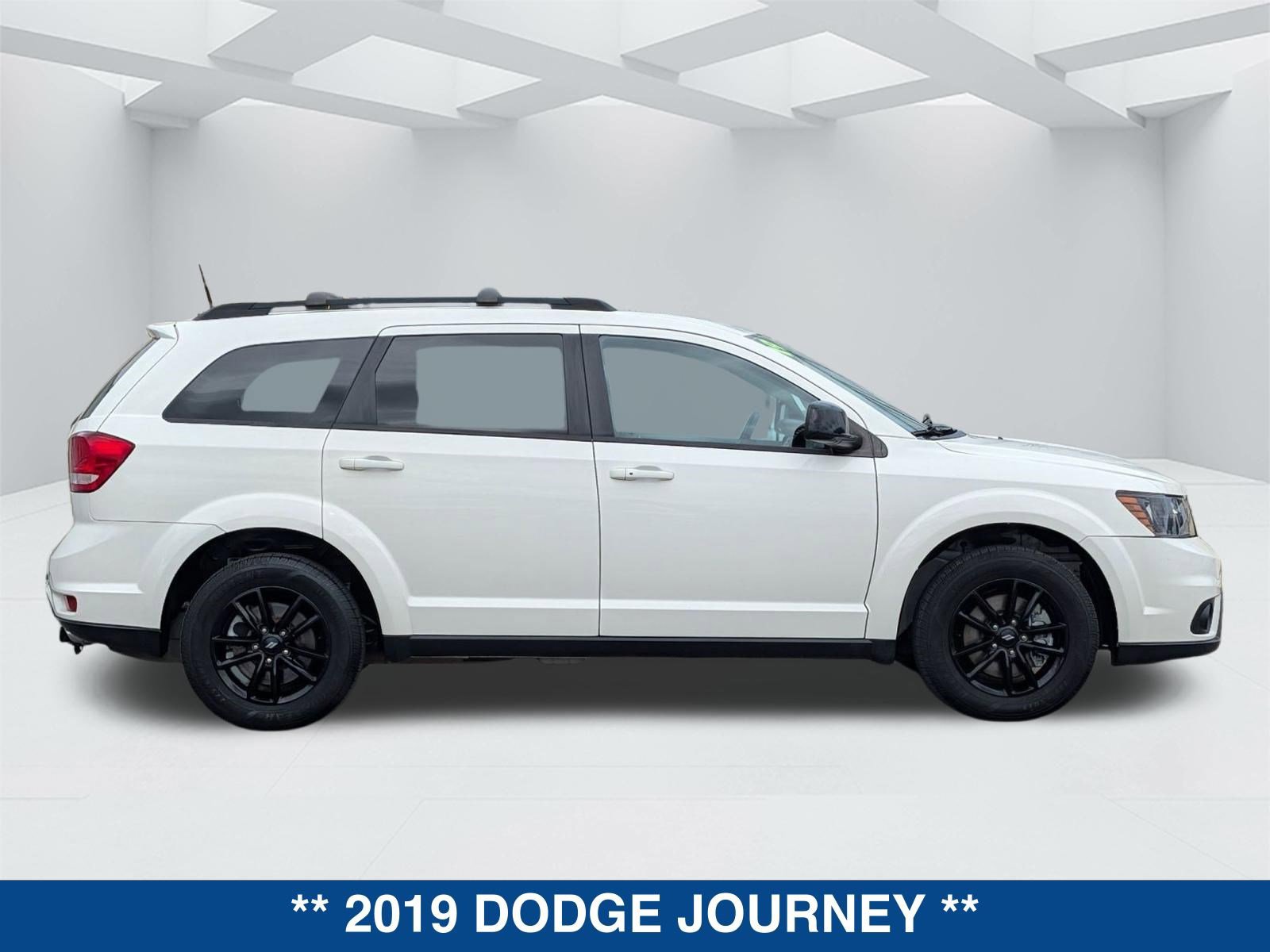 Used 2019 Dodge Journey SE w/ Blacktop Package image 3