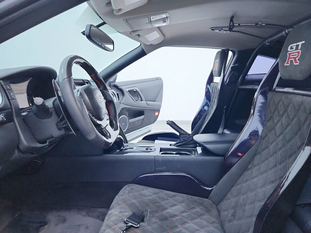 Used 2010 Nissan GT-R Premium image 14