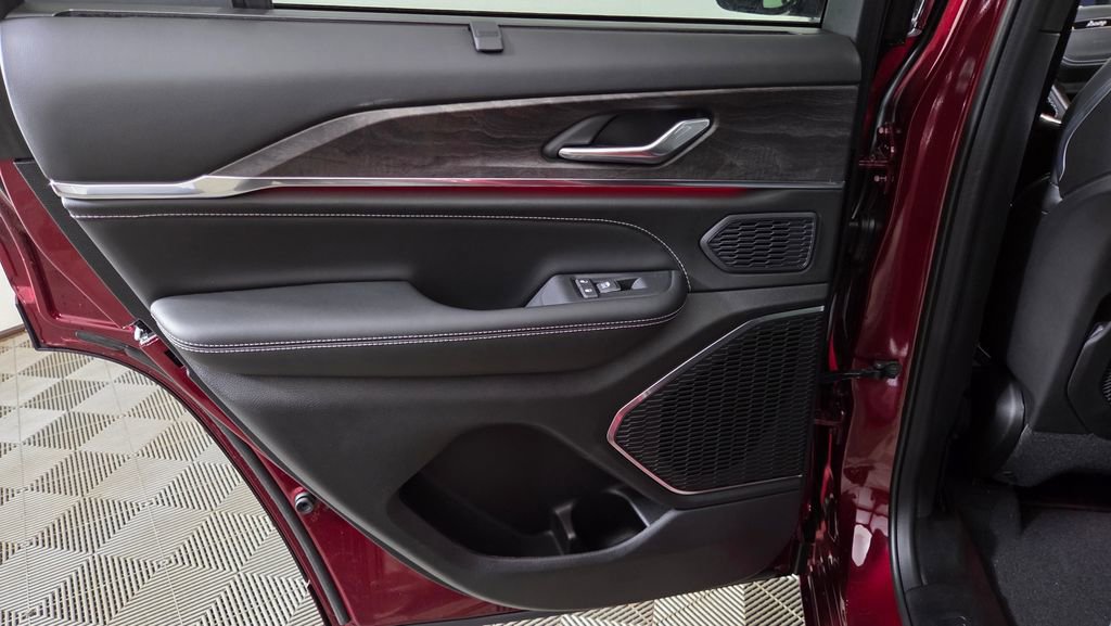 New 2025 Jeep Grand Cherokee Overland w/ Luxury Tech Group IV image 32