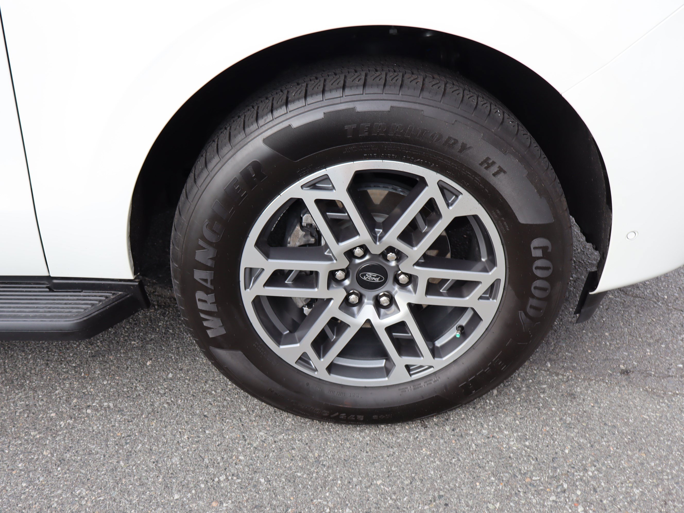 Used 2025 Ford Expedition Active RWD image 42