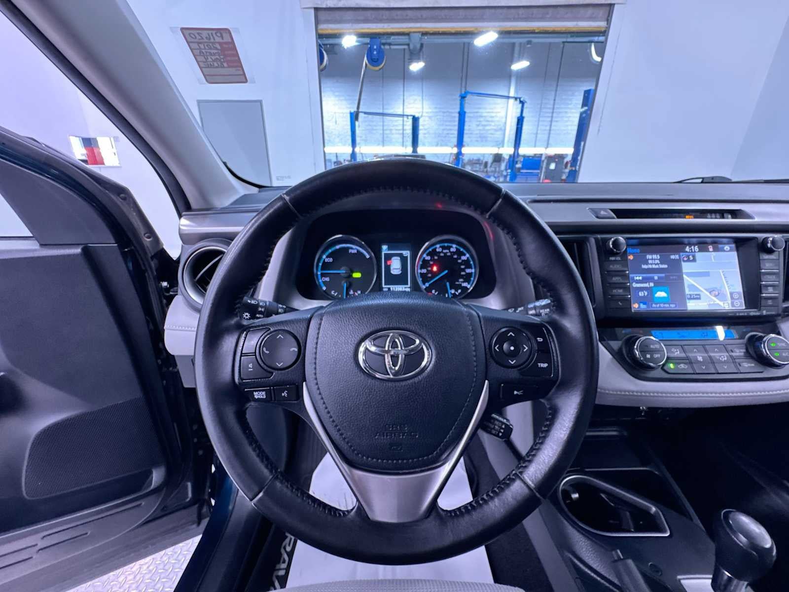 Used 2017 Toyota RAV4 XLE AWD/4WD image 15