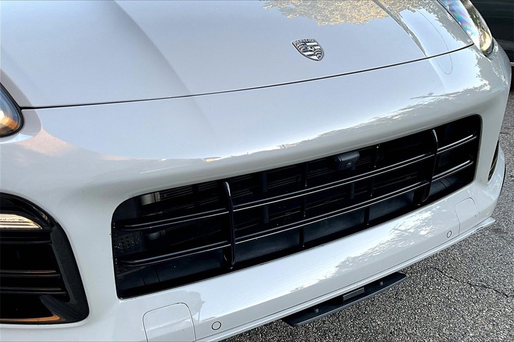 Used 2022 Porsche Cayenne Platinum Edition image 32