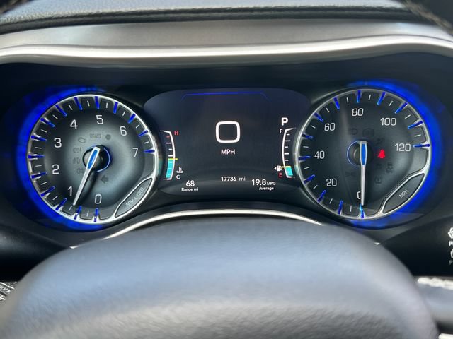 Used 2025 Chrysler Pacifica Select w/ Uconnect Theater Family Group AWD/4WD image 21