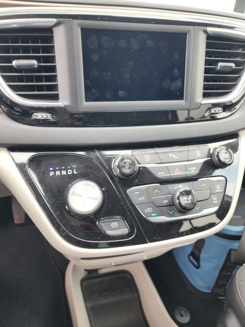 Used 2018 Chrysler Pacifica LX image 14