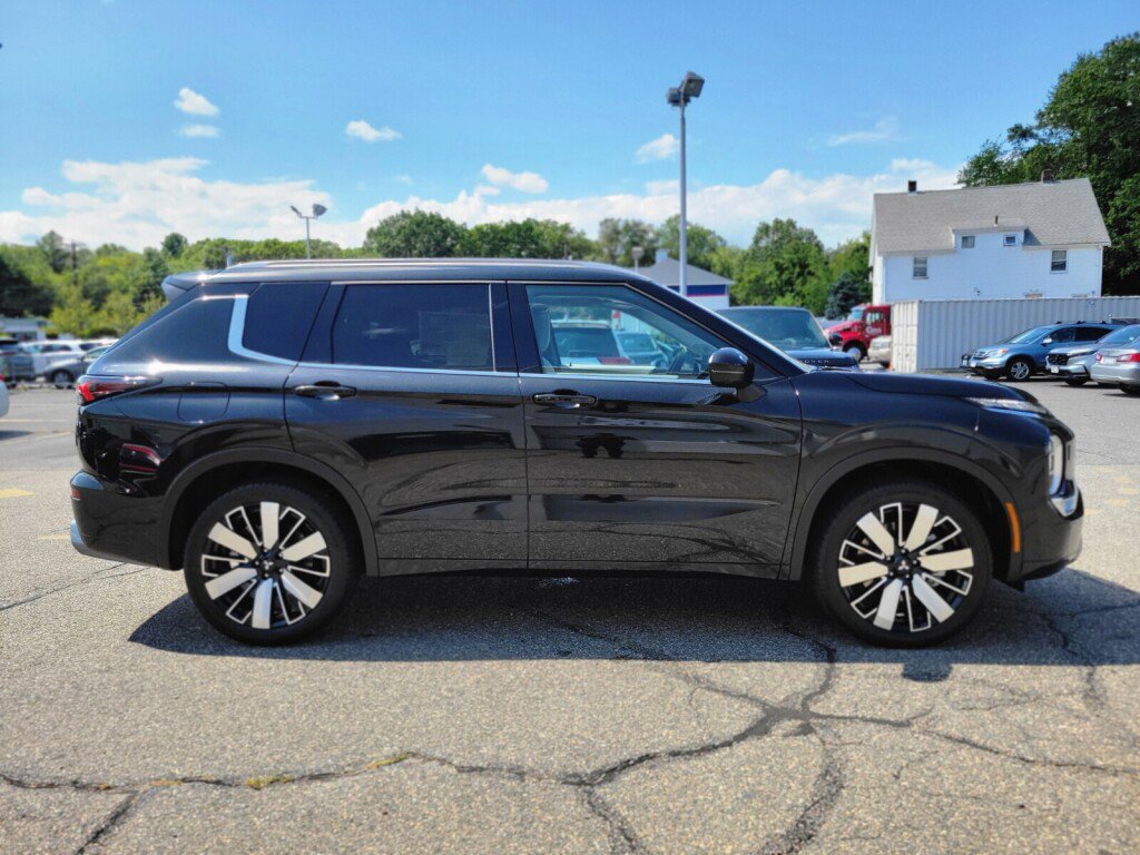 New 2025 Mitsubishi Outlander SEL image 6