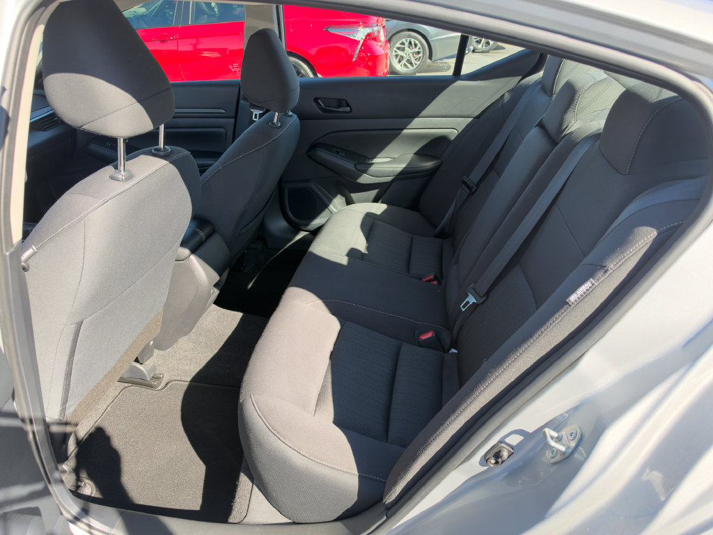 Used 2025 Nissan Altima 2.5 SV FWD image 17
