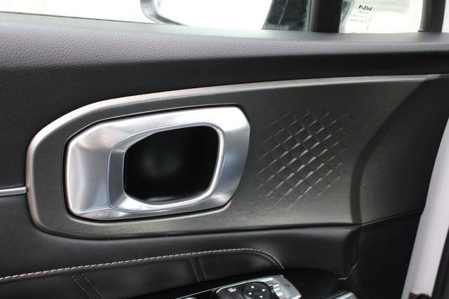 Used 2023 Kia Sorento SX image 7