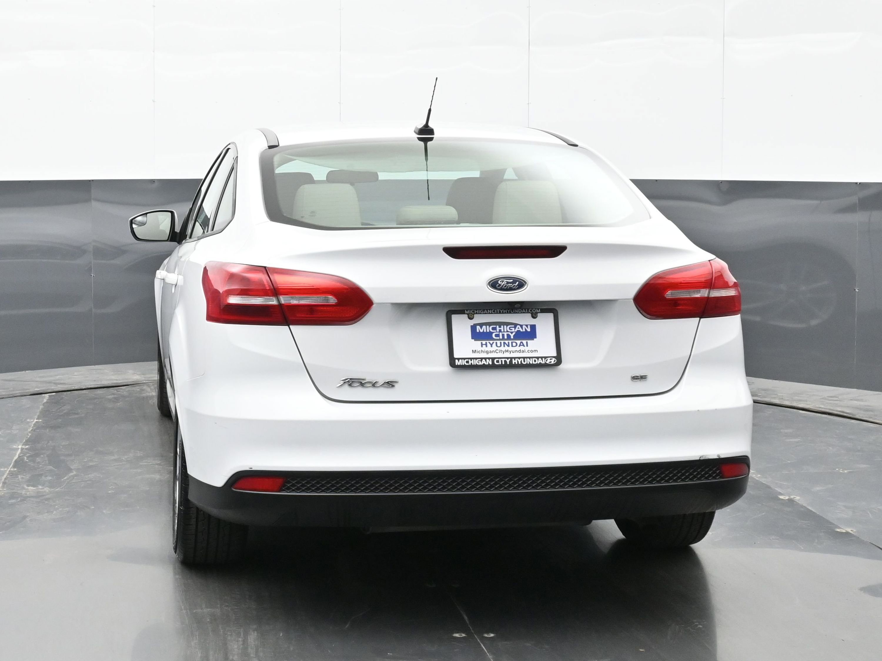 Used 2018 Ford Focus SE image 3