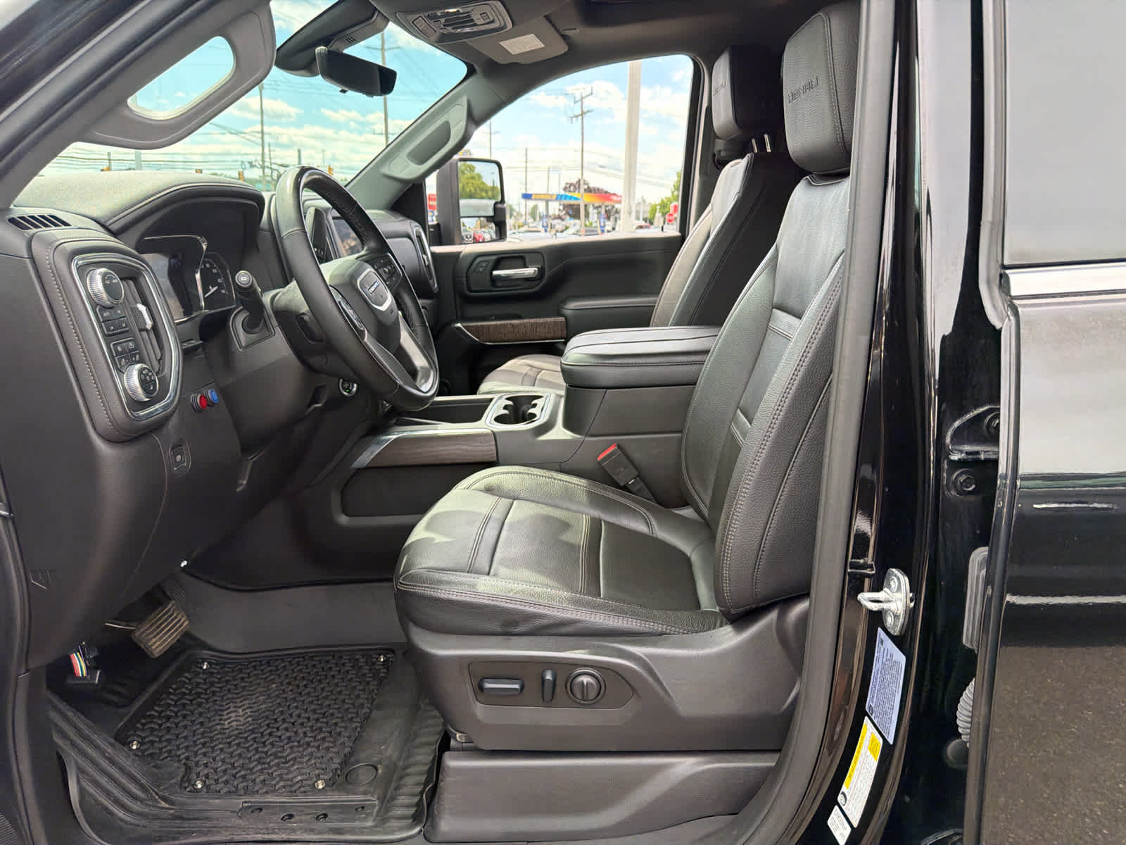 Certified 2023 GMC Sierra 3500 Denali w/ Denali Black Diamond Edition AWD/4WD image 10