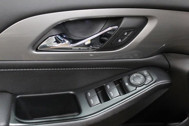 Used 2023 Chevrolet Traverse LT FWD image 18
