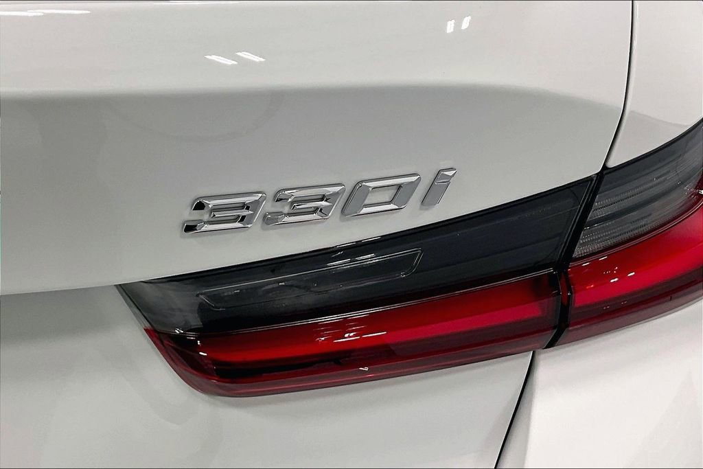 New 2026 BMW 330i Sedan w/ Convenience Package RWD image 32