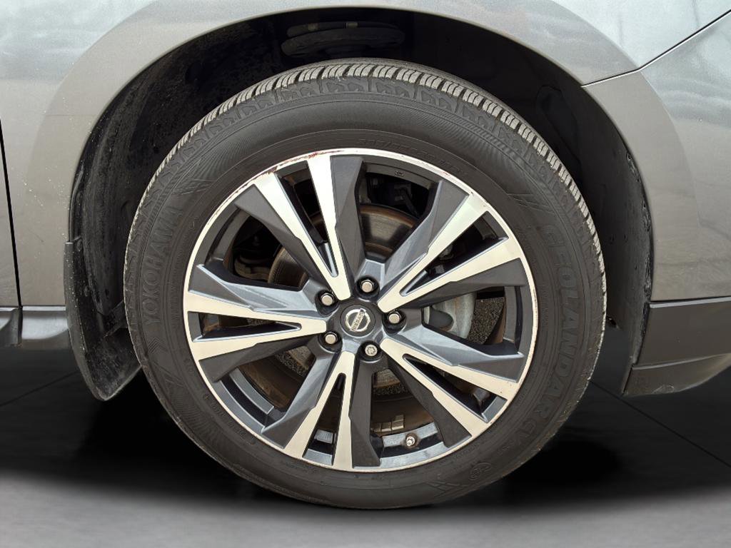Used 2017 Nissan Pathfinder Platinum w/ Family Entertainment Package image 33