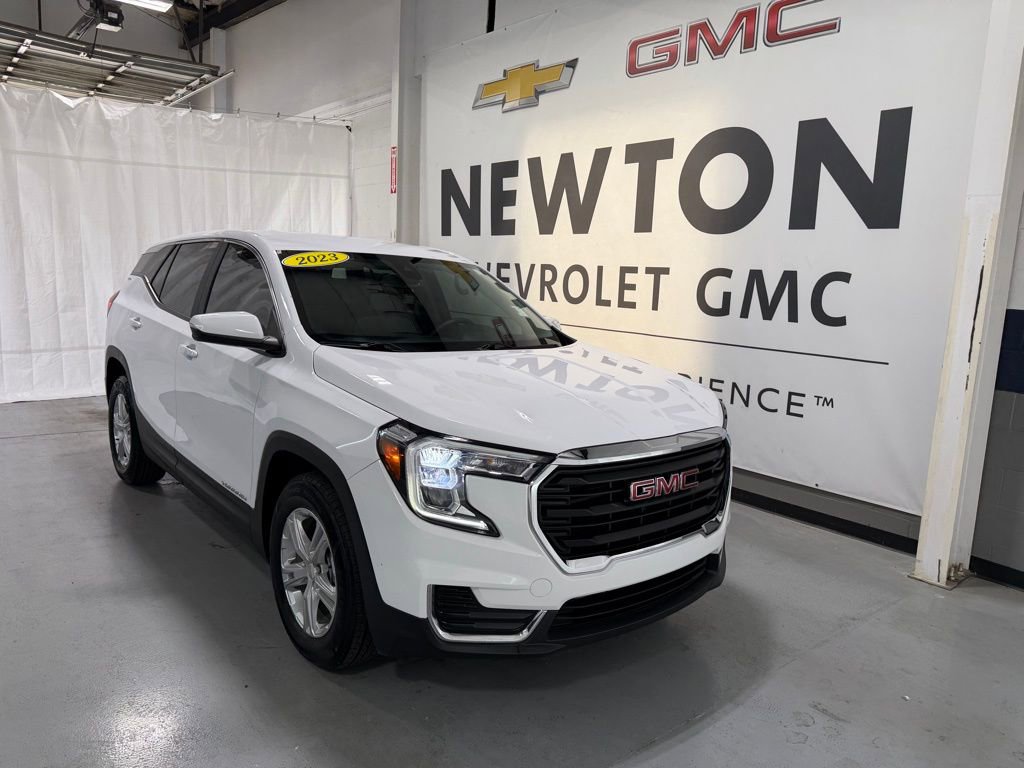 Used 2023 GMC Terrain SLE FWD image 2