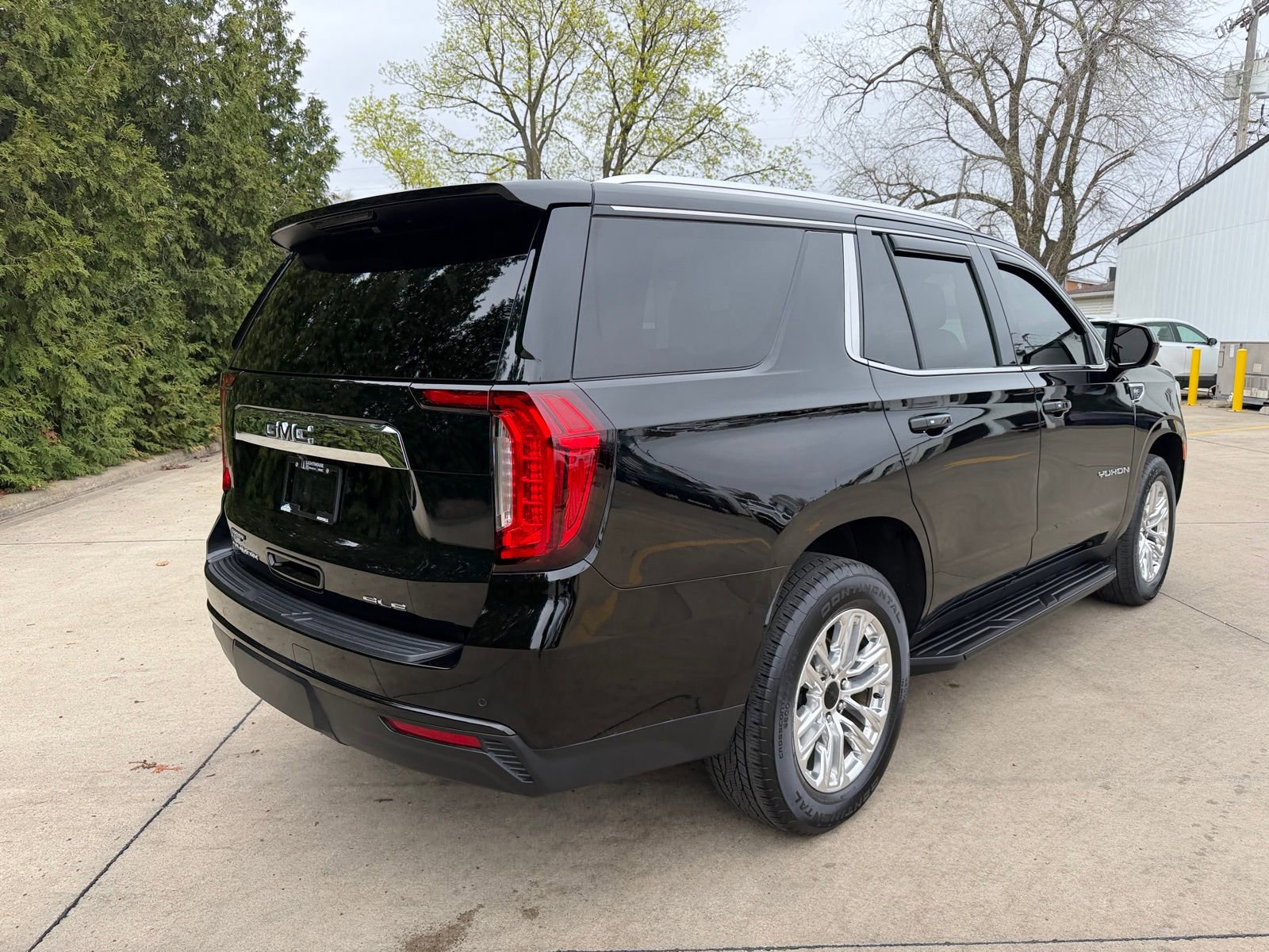 Used 2021 GMC Yukon SLE w/ Gmc Pro Safety Plus Package image 11