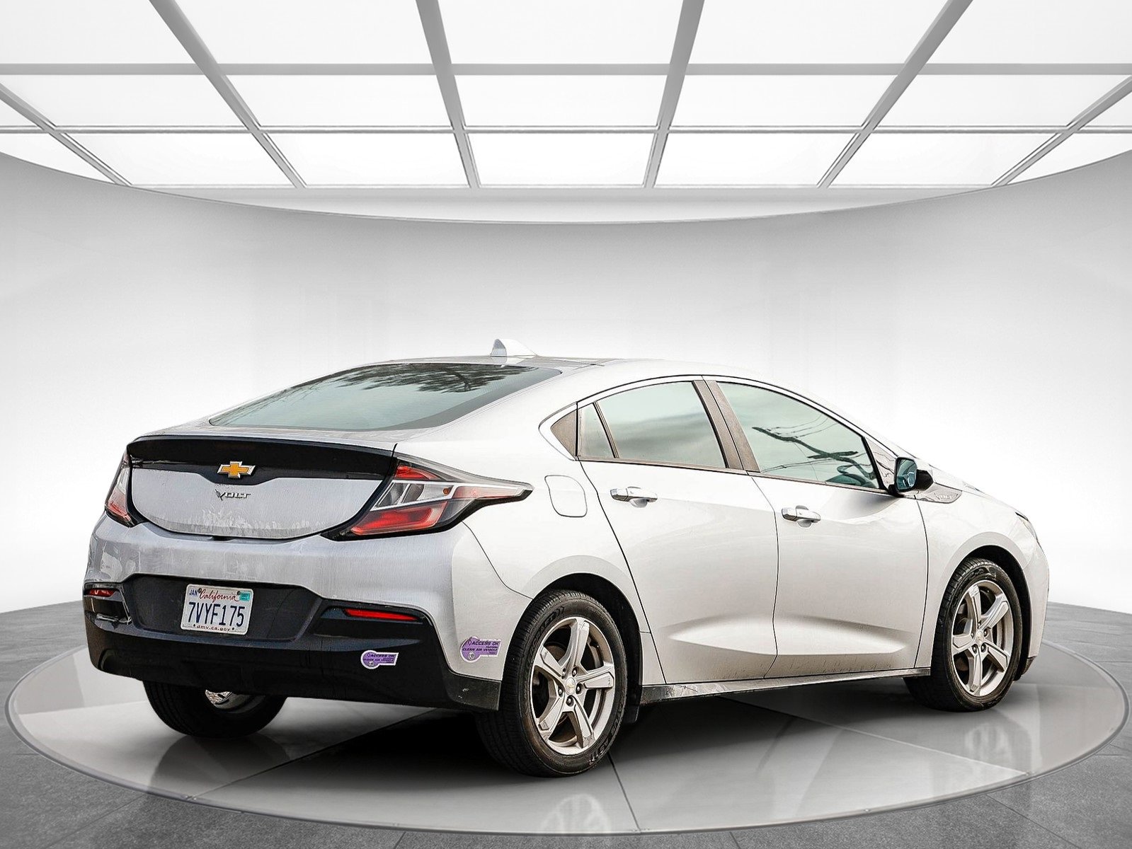 Used 2017 Chevrolet Volt LT w/ Comfort Package image 3