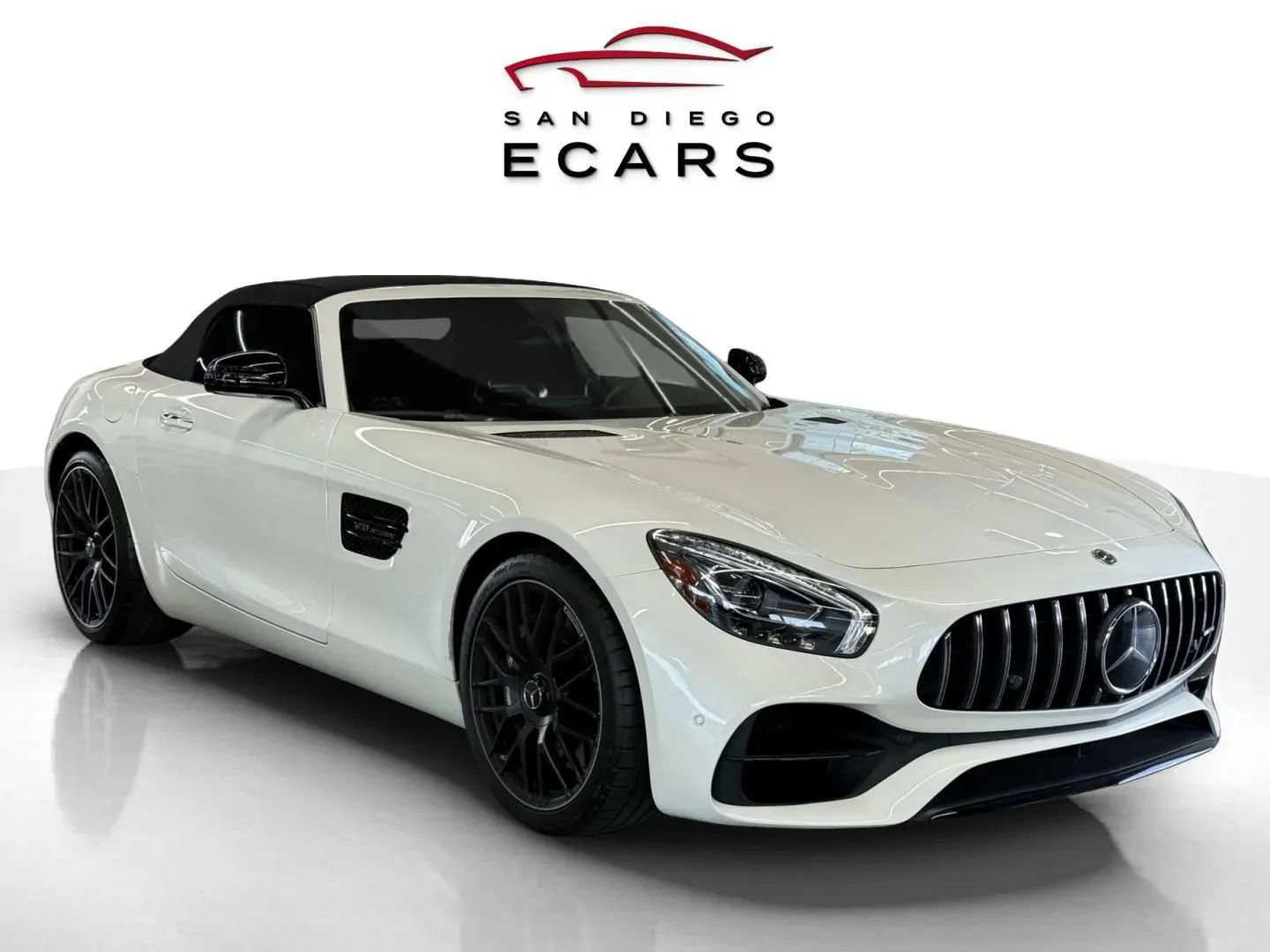 Used 2018 Mercedes-Benz AMG GT Roadster image 3