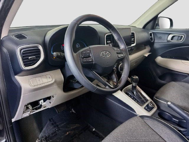 Used 2024 Hyundai Venue Limited FWD image 22