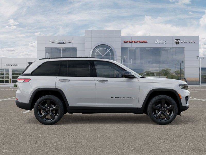 New 2025 Jeep Grand Cherokee Altitude AWD/4WD image 21