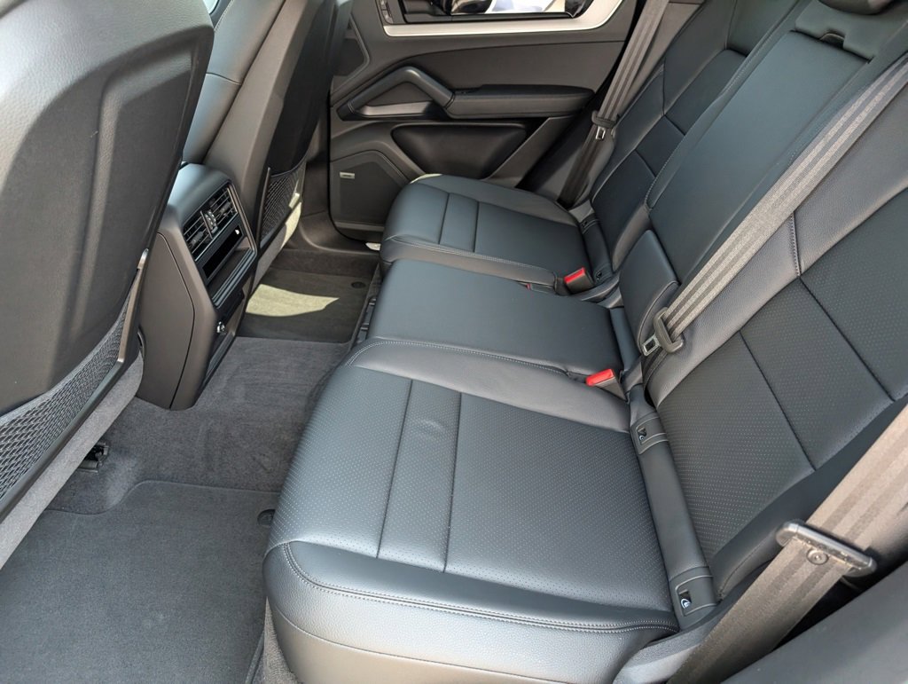 Certified 2025 Porsche Cayenne image 29