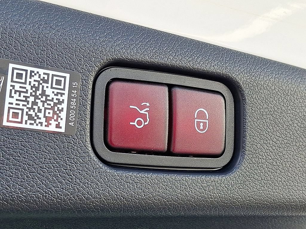 Used 2025 Mercedes-Benz E 350 Sedan image 30