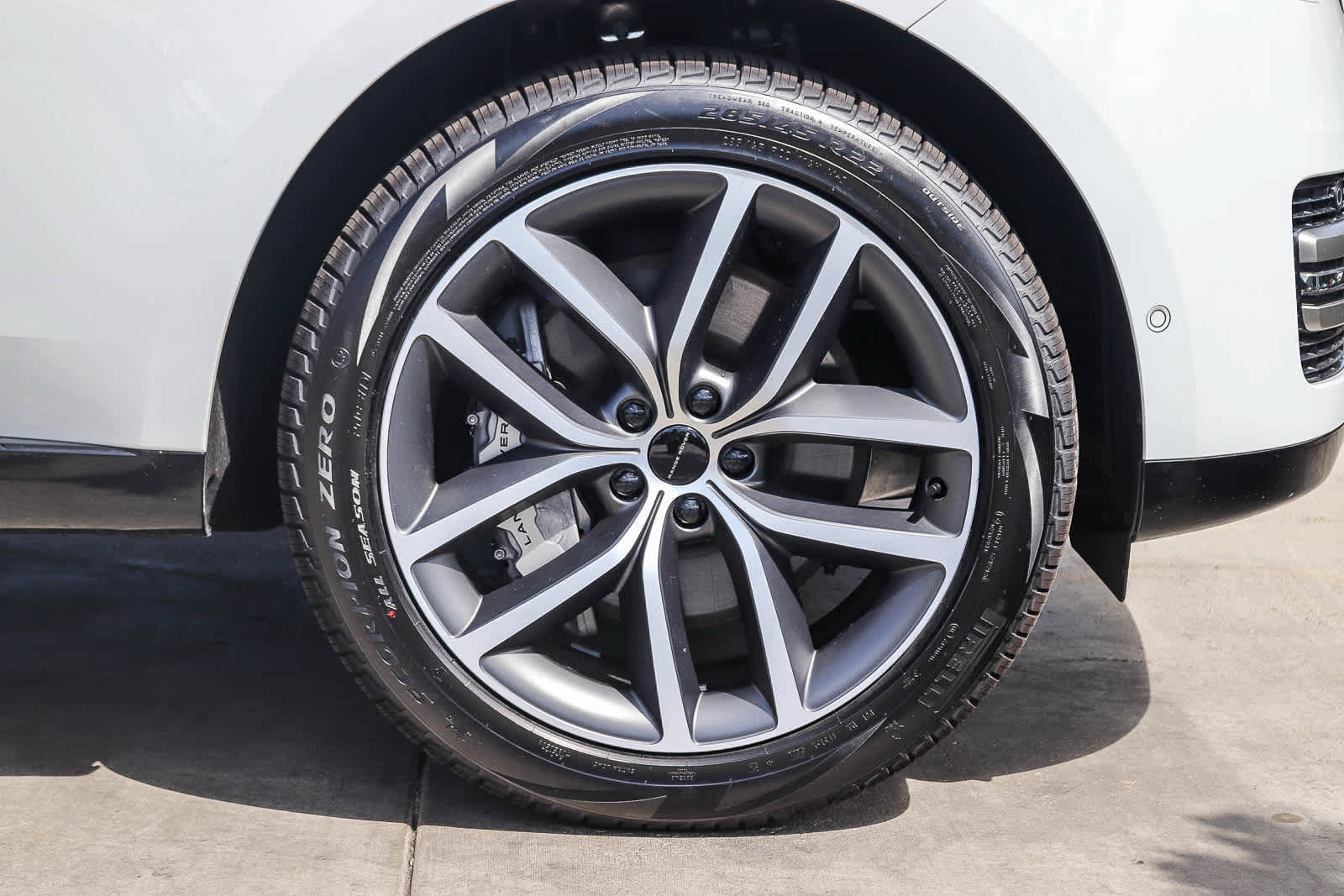 Certified 2026 Land Rover Range Rover SE AWD/4WD image 9