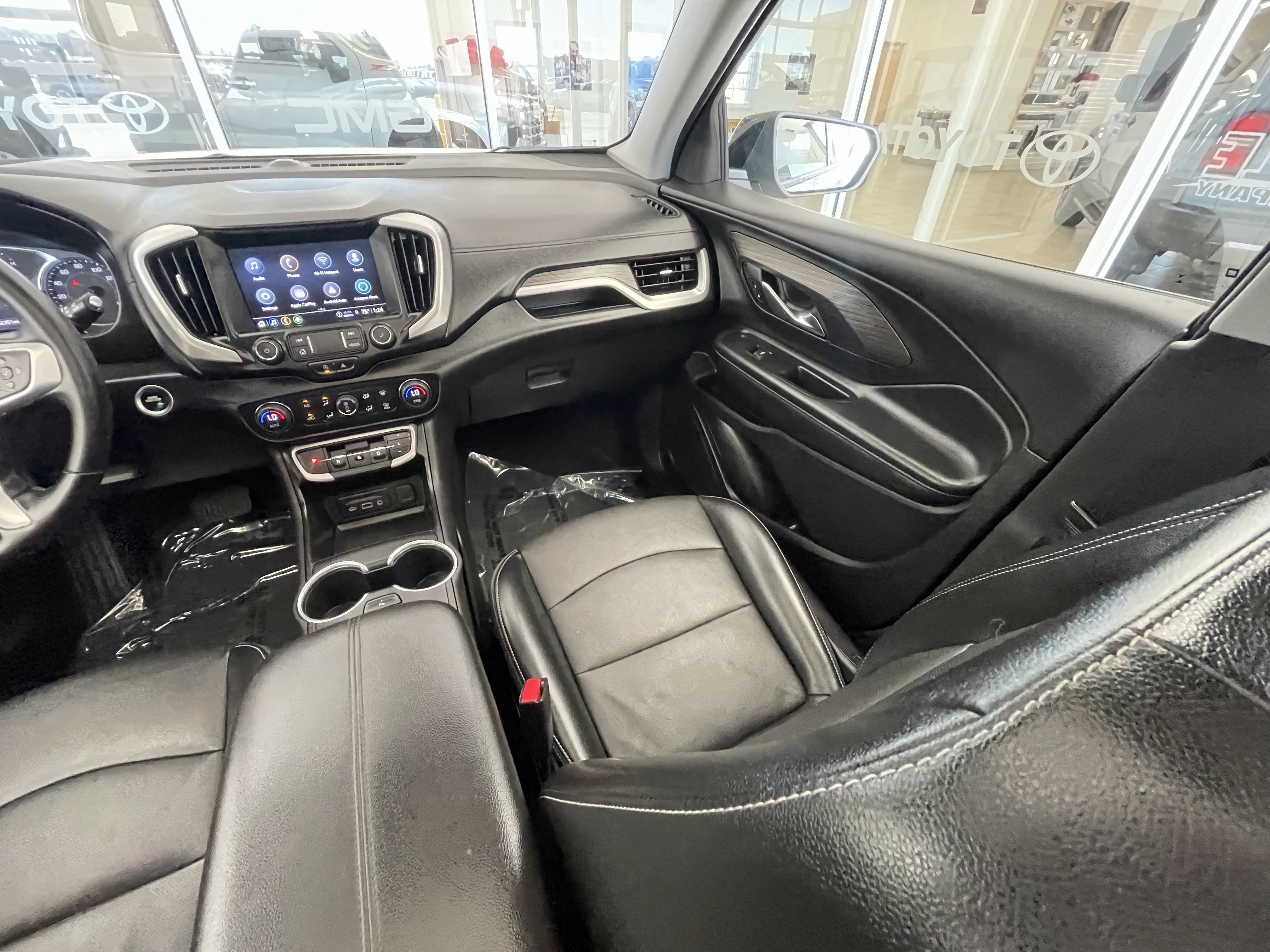 Certified 2024 GMC Terrain SLT w/ Tech Package FWD image 31