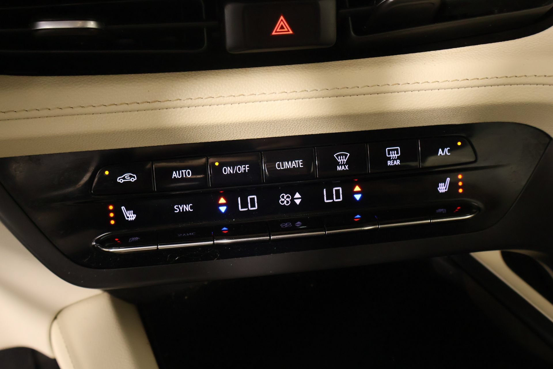 Used 2023 Buick Envision Preferred FWD image 7