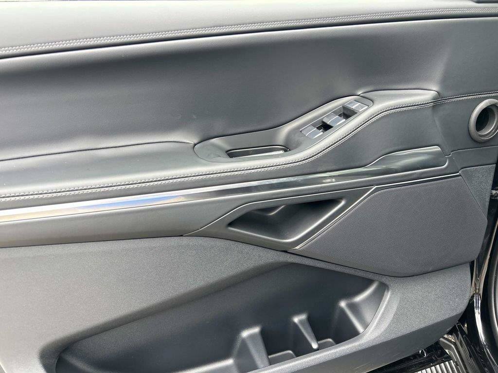 New 2026 Lincoln Navigator Premiere AWD/4WD image 16