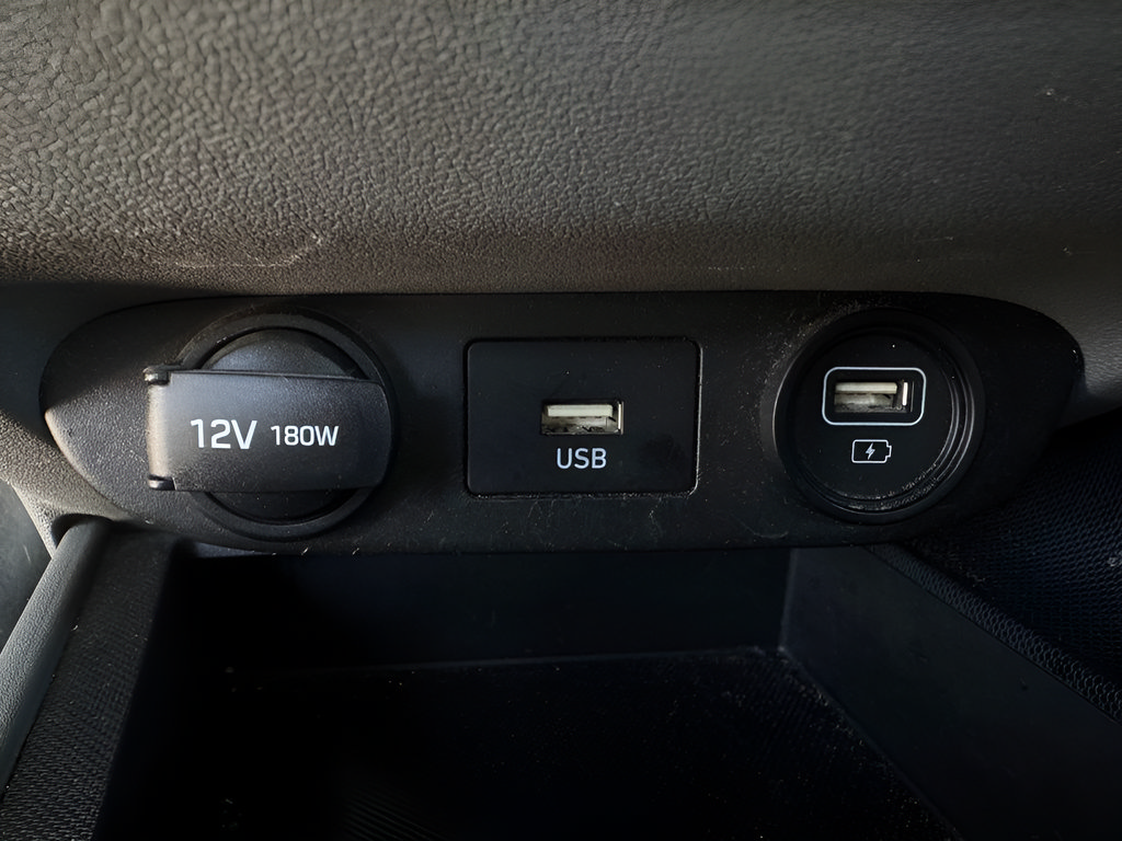 Used 2021 Hyundai Elantra SE FWD image 27