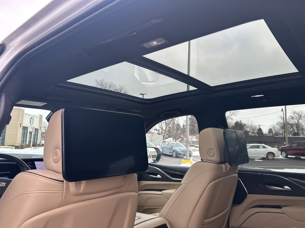 Used 2021 Cadillac Escalade Premium Luxury w/ Performance Package image 17