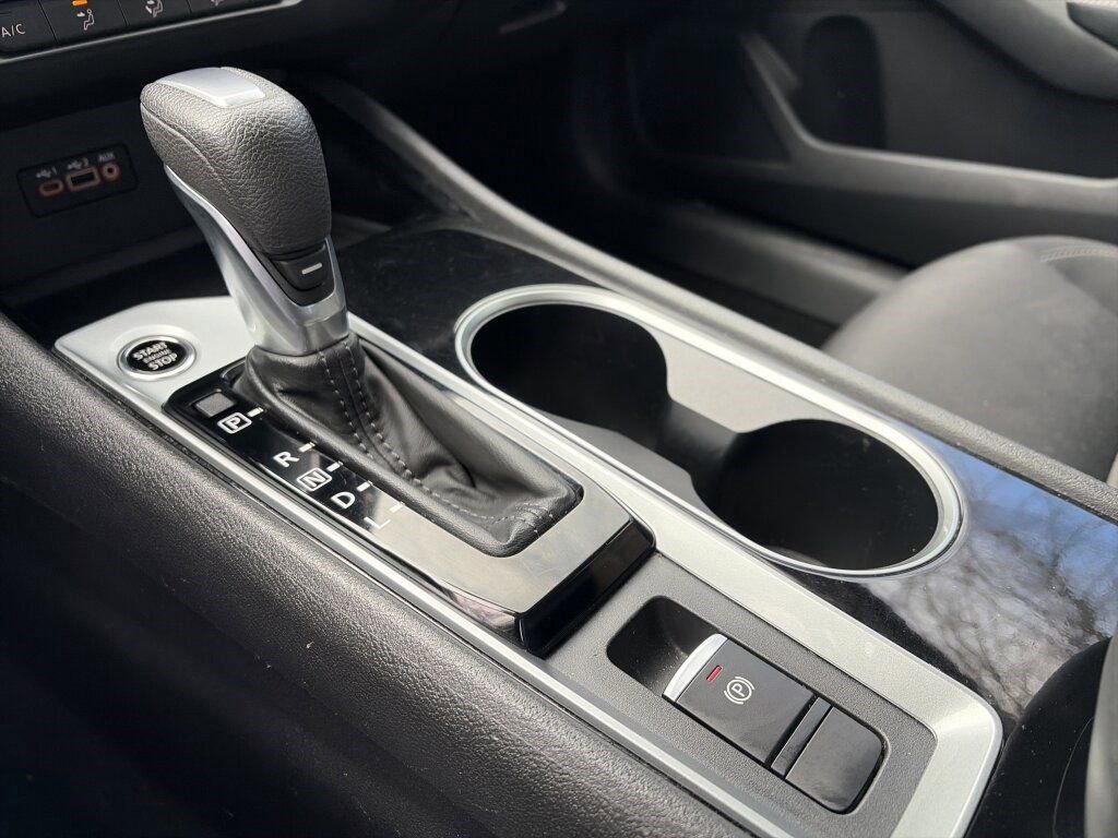 Used 2024 Nissan Altima 2.5 SV image 16