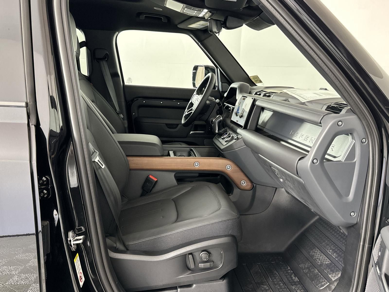 Certified 2024 Land Rover Defender 110 X AWD/4WD image 34